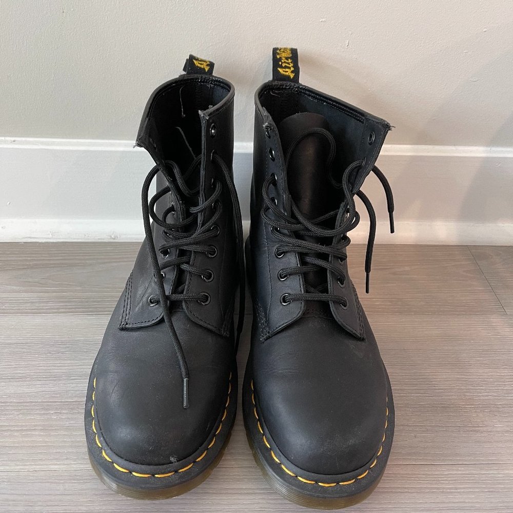 NWOT Doc Martins 1460 WOMEN'S SMOOTH LEATHER LACE UP BOOTS Size 9